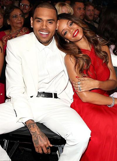 从小岛贫穷少女到国家英雄、全球最富有的女歌手，蕾哈娜的成长史