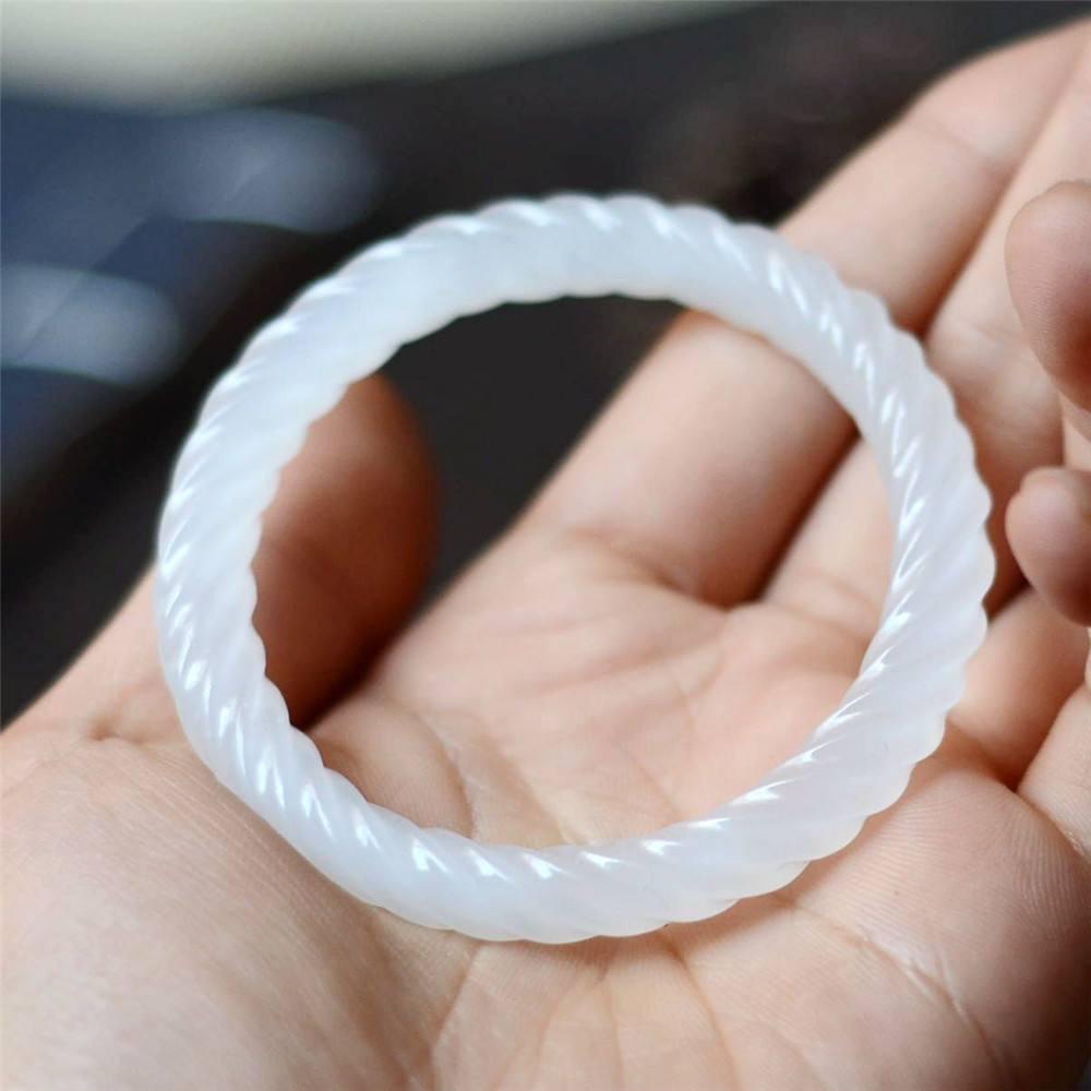 玉手镯要买什么样最好,玉手镯怎么选才是最好