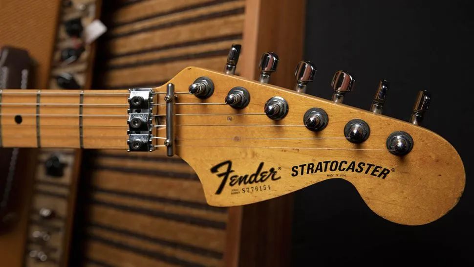 吉他大师stevevai弹海阔天空,吉他大师stevevai弹吉他特点