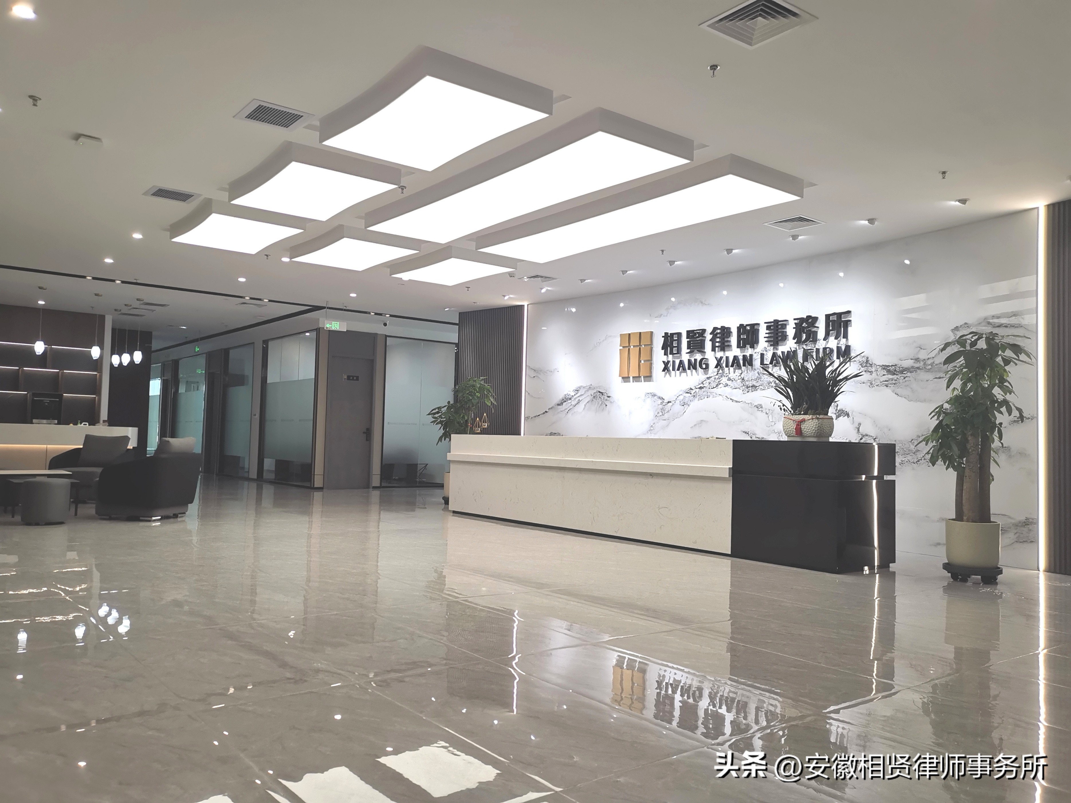 江苏一小学老师收红包,老师收学生财物违法吗