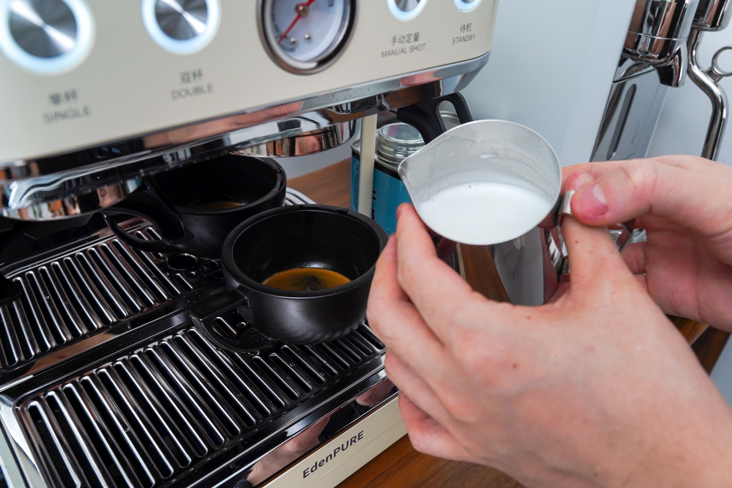 轻松玩转半自动咖啡机！一文搞懂半自动咖啡机的选购、使用与维护