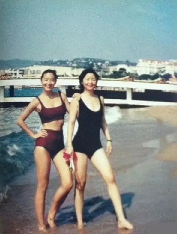 邓丽君和林青霞视频,邓丽君和林青霞海边照