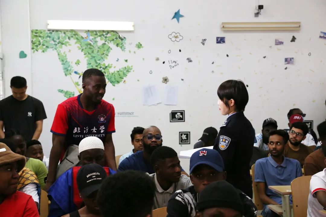 【外籍人才大走访临沂公安外事服务进高校】