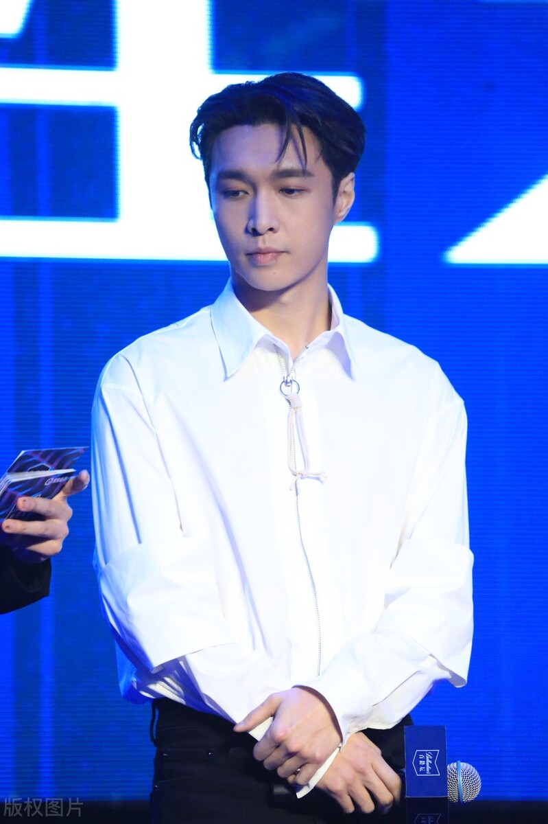 张艺兴努力是最好的笑容,张艺兴努力是留给有准备的人