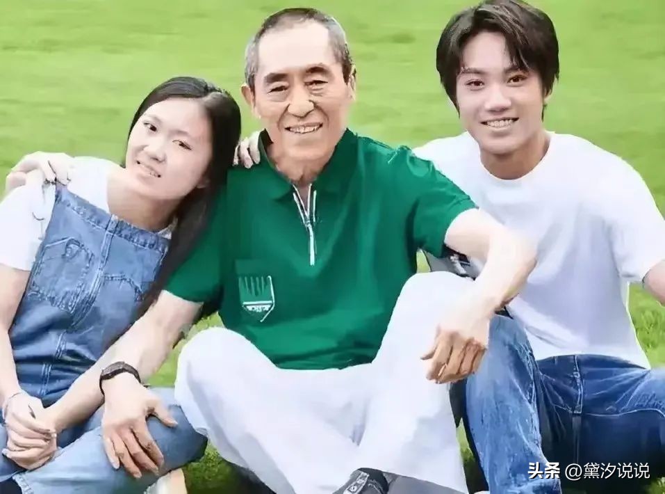 张艺谋个人资料简介和妻子陈婷,69岁张艺谋全家照