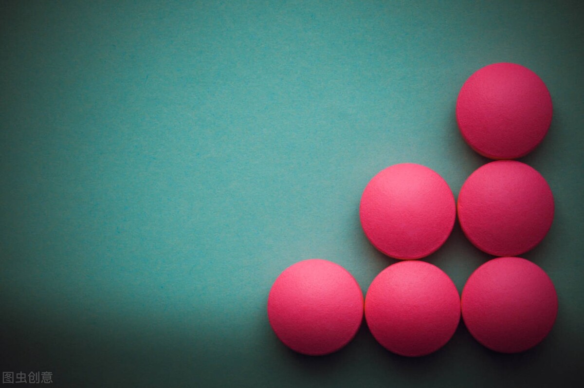 老人肛门痛,医生配了高锰酸钾外用,哪知老人用后痛苦不堪,哭了