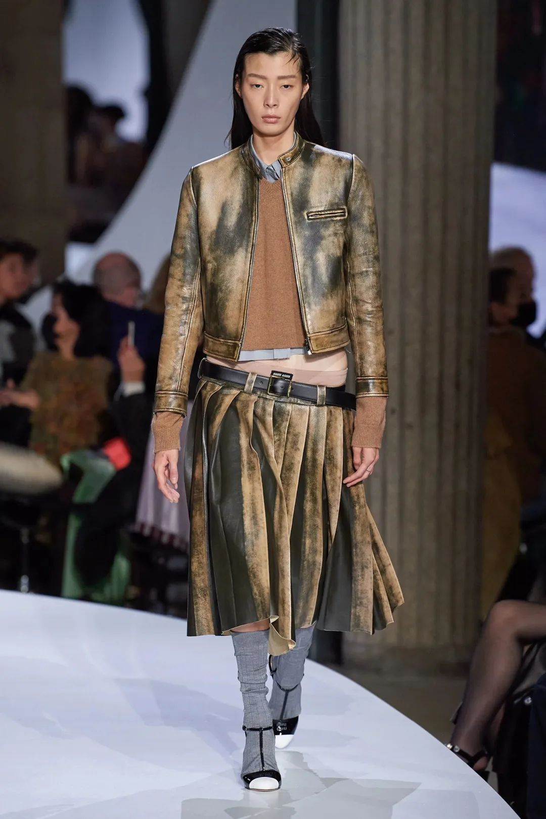 狂飙同款夹克真皮,狂飙衣服同款女套装