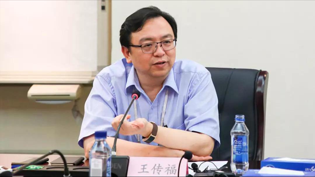 王传福父母双亡,王传福15岁成孤儿