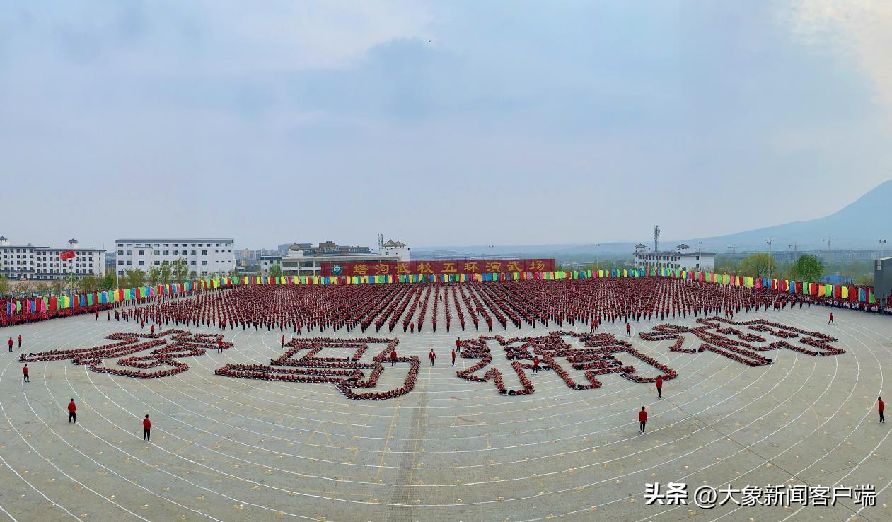 携《龙马精神》,成龙与河南功夫小子一起“壮志豪情”