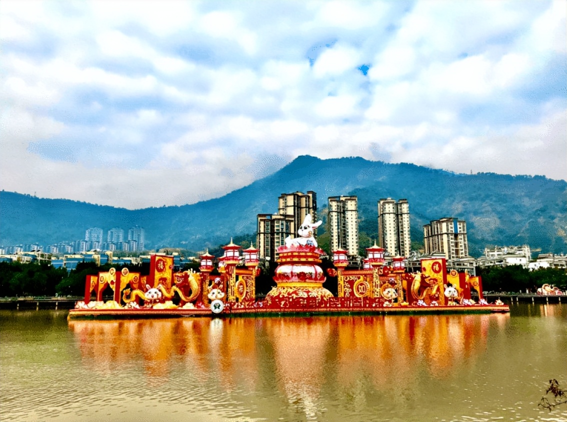 鏁f枃鑸媿,鏁f枃绔欏湪灞遍《閬ユ湜骞冲師