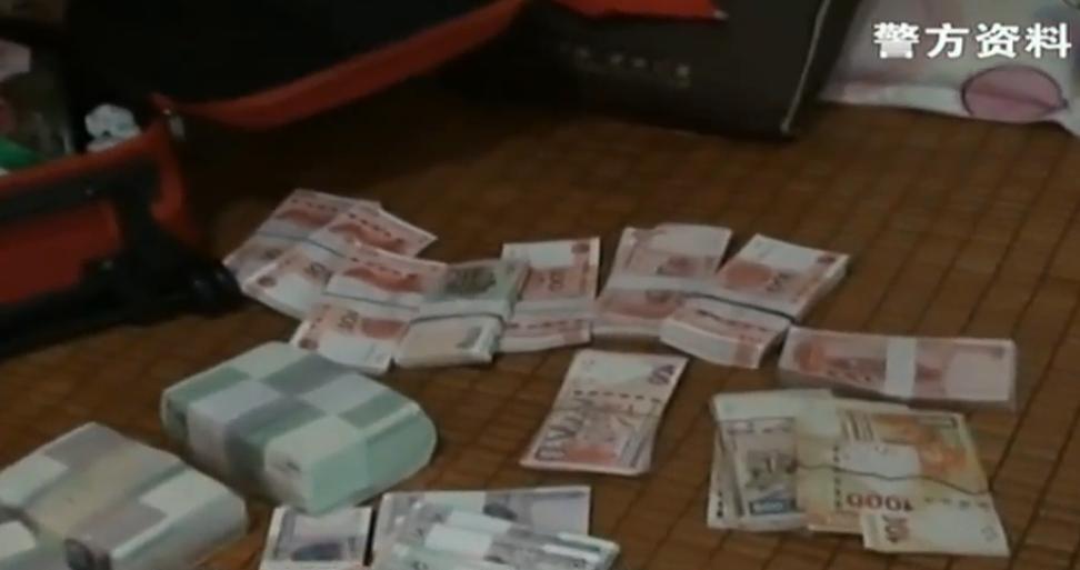 小伙晒海量现金引出大案,男子在家藏160万元现金