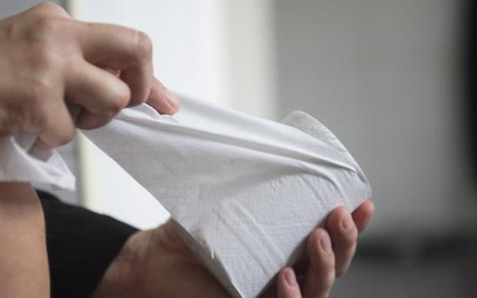 小便过后用纸巾擦拭为什么是黄色,小便过后要用哪种卫生纸擦