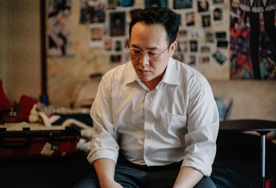 张颂文走红后现身被粉丝围堵跟拍,张颂文说新浪