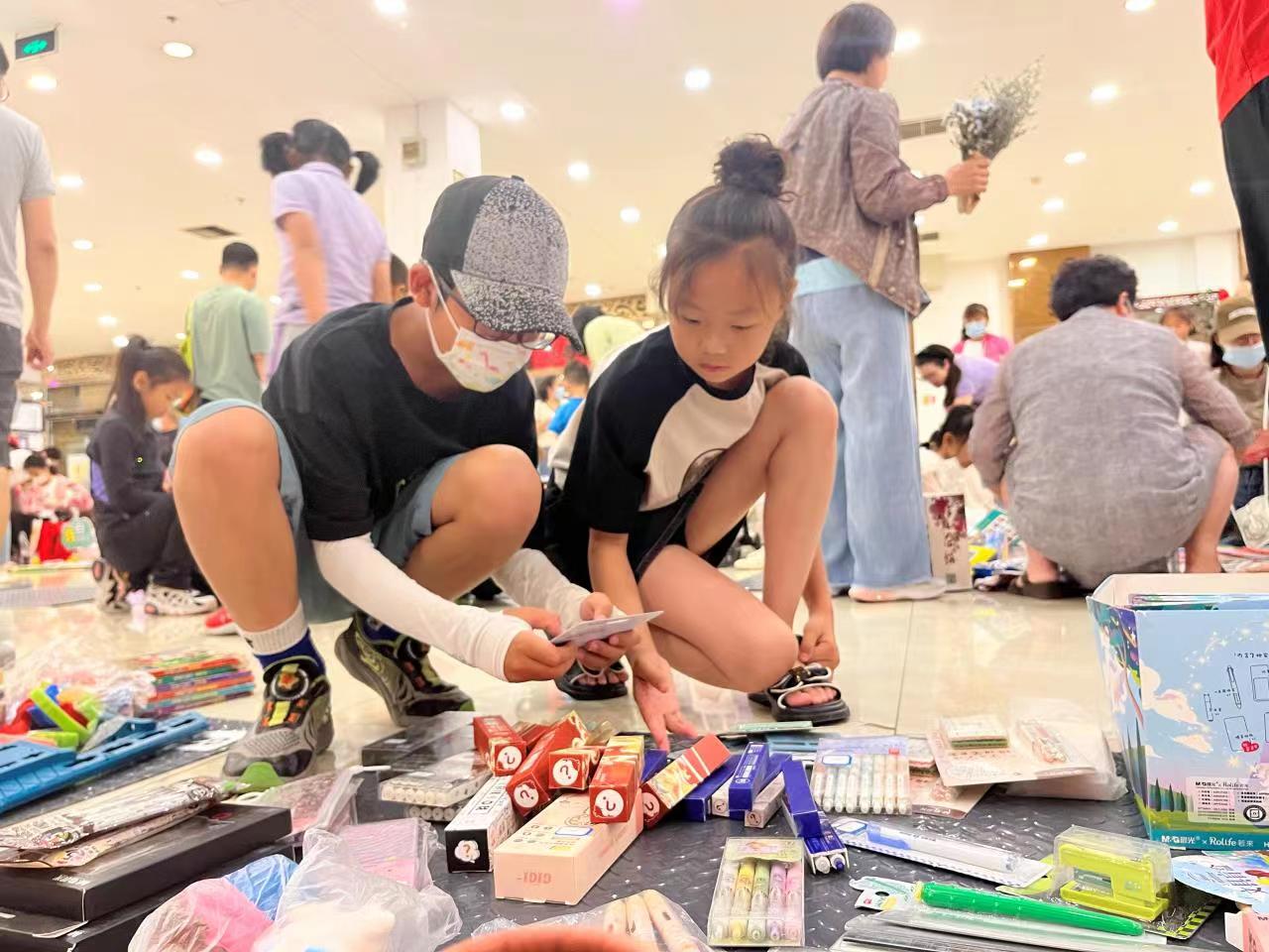 大手拉小手共创文明城开头,大手拉小手共筑少年梦