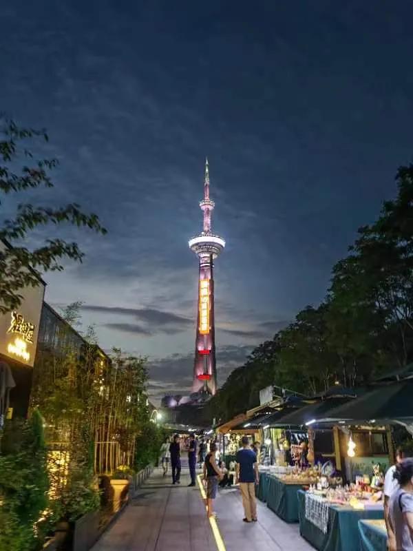 南京坐地铁就能去玩的地方,在南京游玩坐地铁方便的住宿