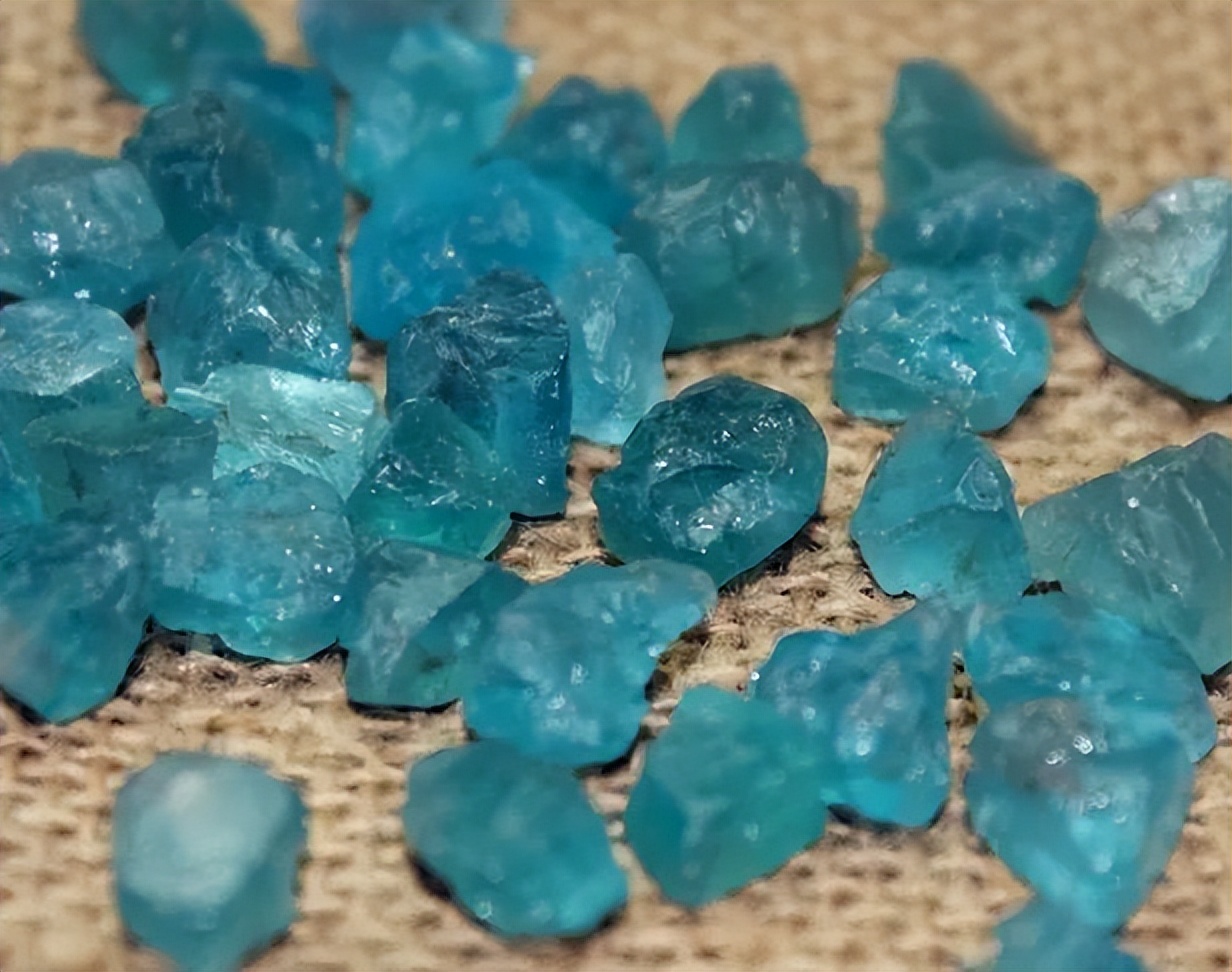 10种最漂亮的宝石,大自然中天然的蓝色宝石