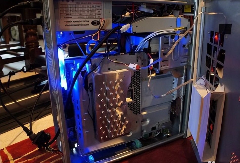 电脑开机没任何反应怎么防静电,电脑插上电有静电是怎么回事