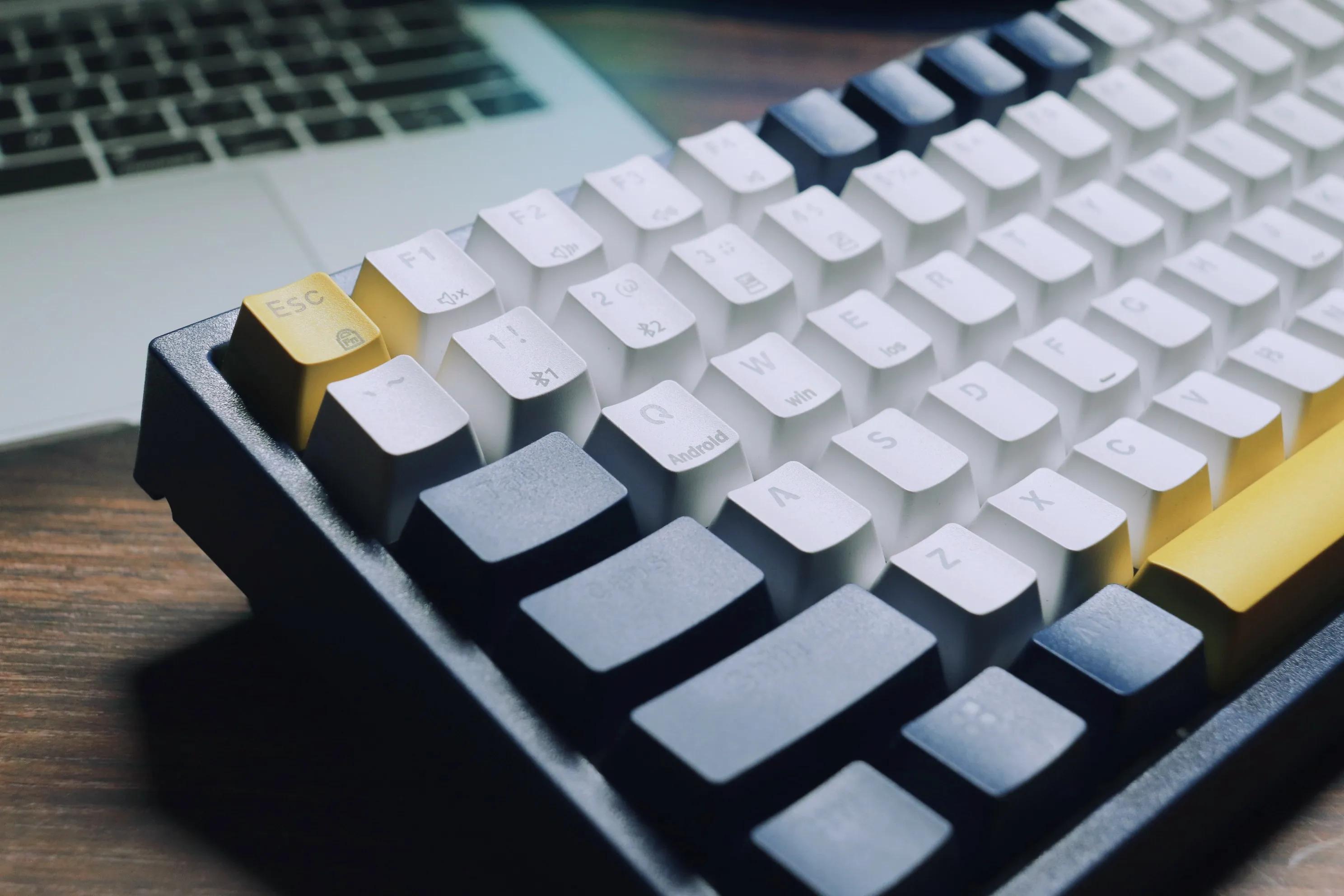 bow航世键盘无线茶轴,rgb无线机械键盘推荐