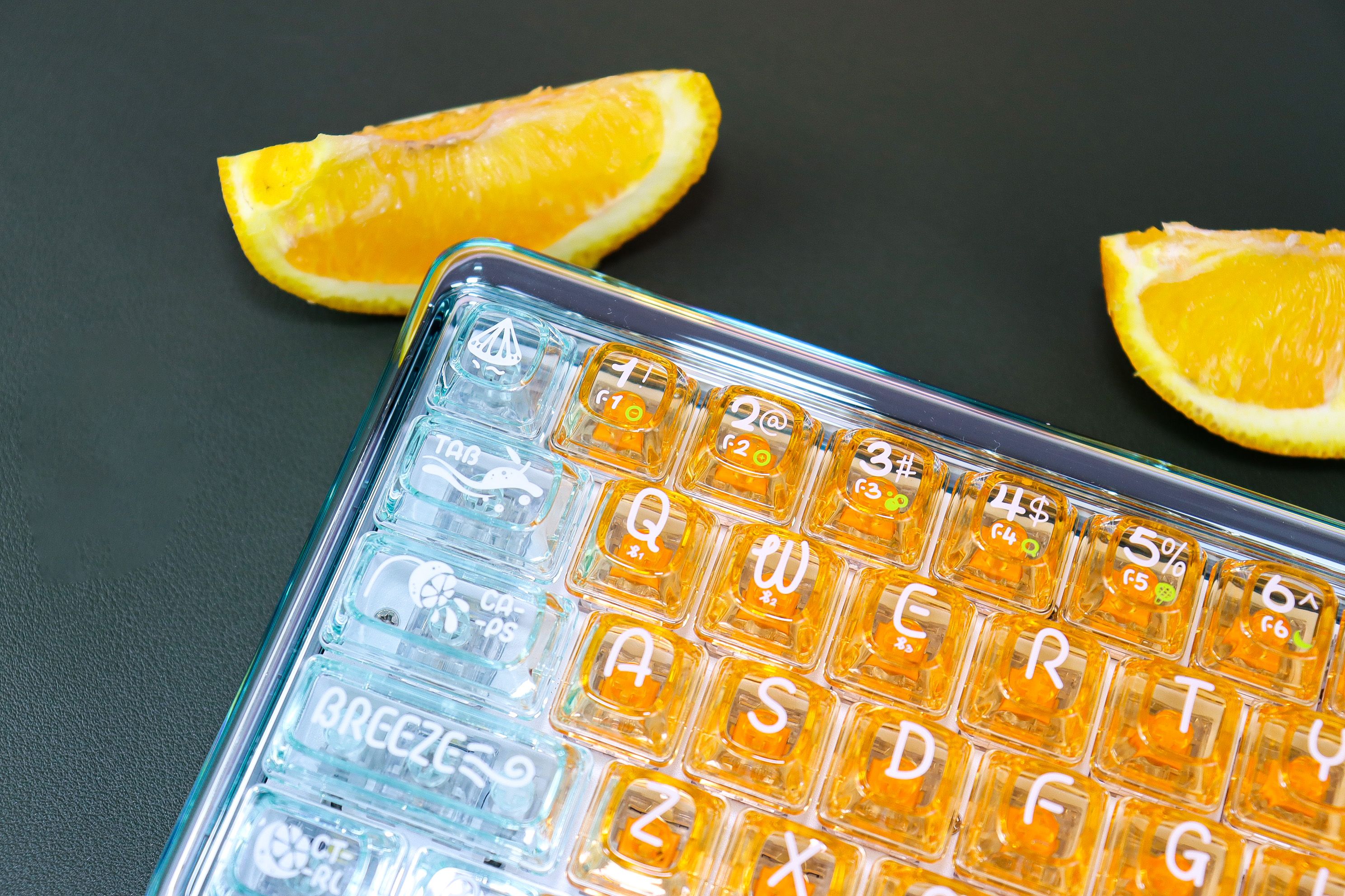 一千块，透明键盘，将手上那2平方做成工艺品的理念，我只爱洛斐