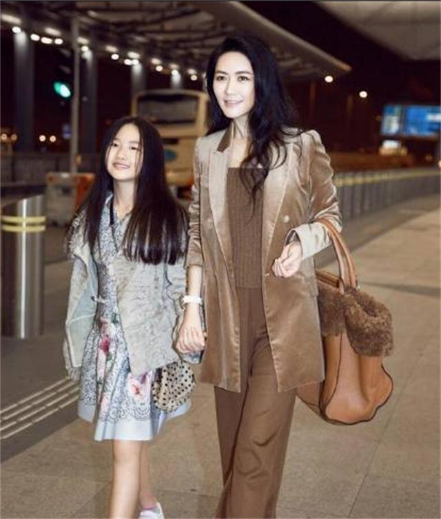 亿万富豪*明徐**：病死狱中8年后，明星妻子田海蓉和女儿过得怎样？