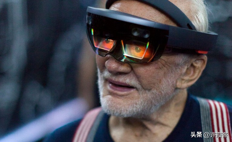 九死一生的阿波罗登月计划，实验中死亡三人，阿姆斯特朗差点牺牲