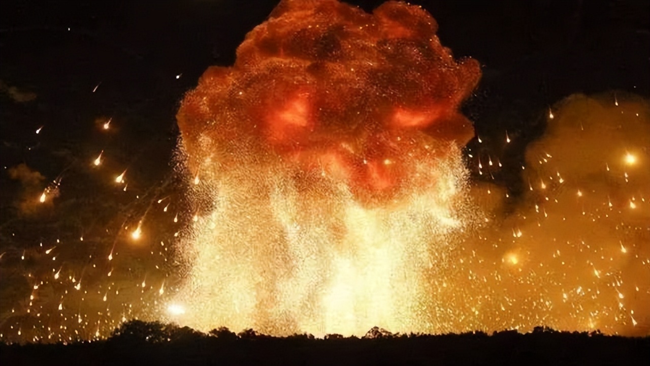 他！惊天一爆！炸掉日本海军*火军**仓库！猎杀川岛芳子看中的男人