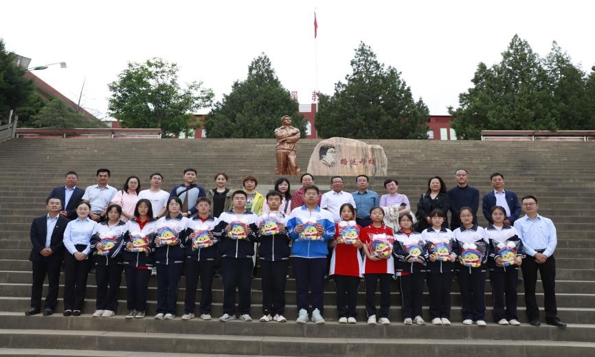 助学筑梦铸人为主题图片,助学筑梦铸人小学主题视频