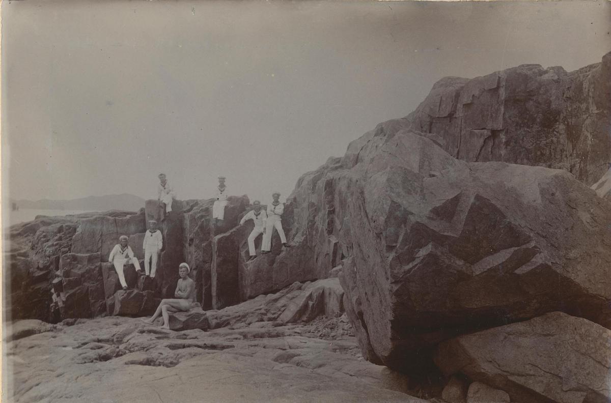 日军当着国军的面杀俘虏,日军侵华兽行