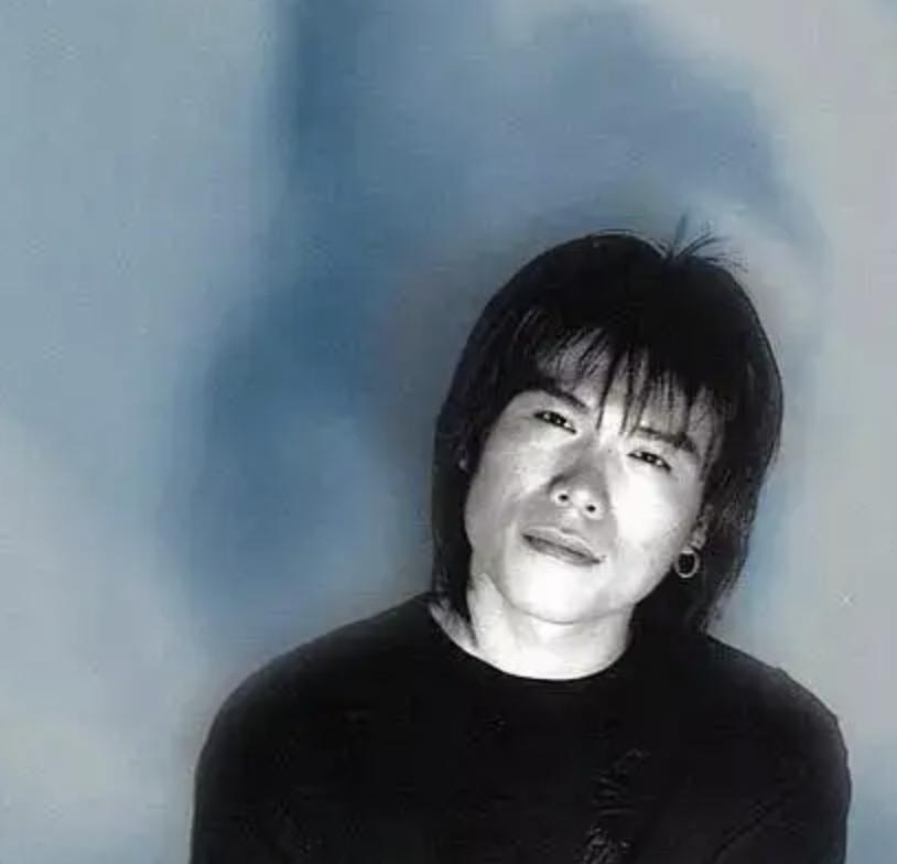 曾经红极一时的摇滚歌手,他是歌坛公认的实力歌手