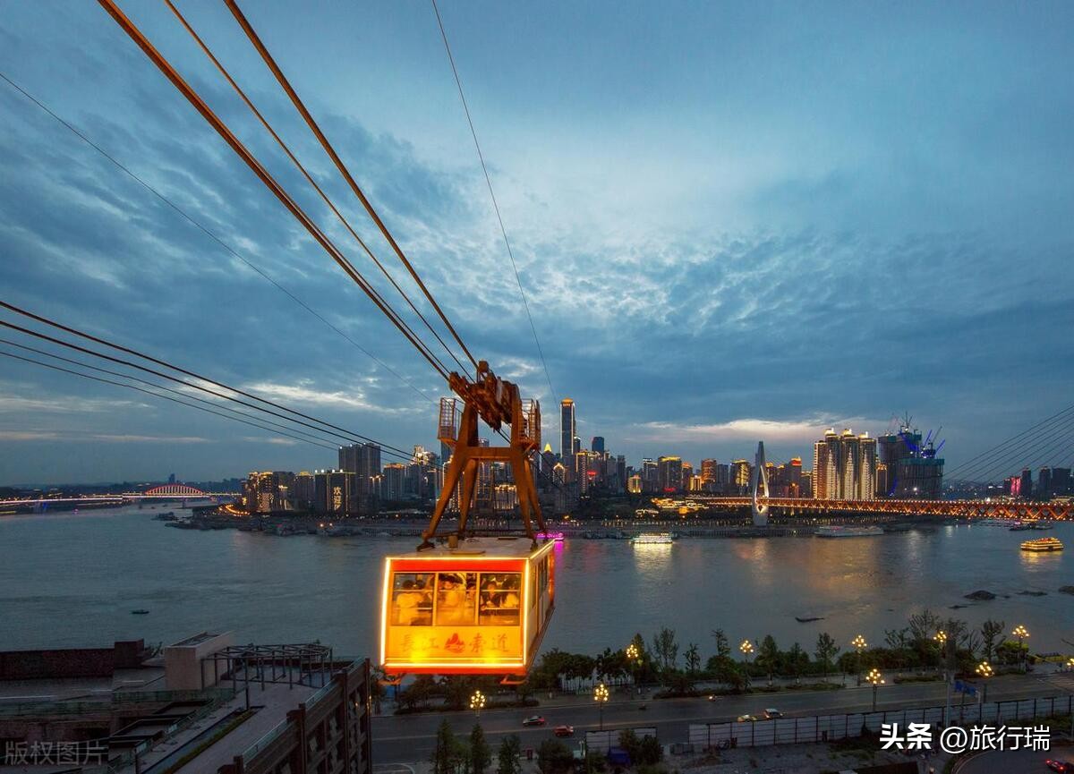 到重庆还没去哪里玩过,去过很多地方唯独没有去过重庆