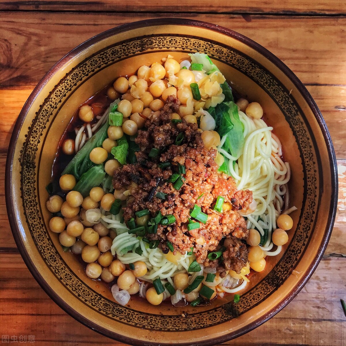 摆摊卖5元一碗面,摆摊卖老碗面