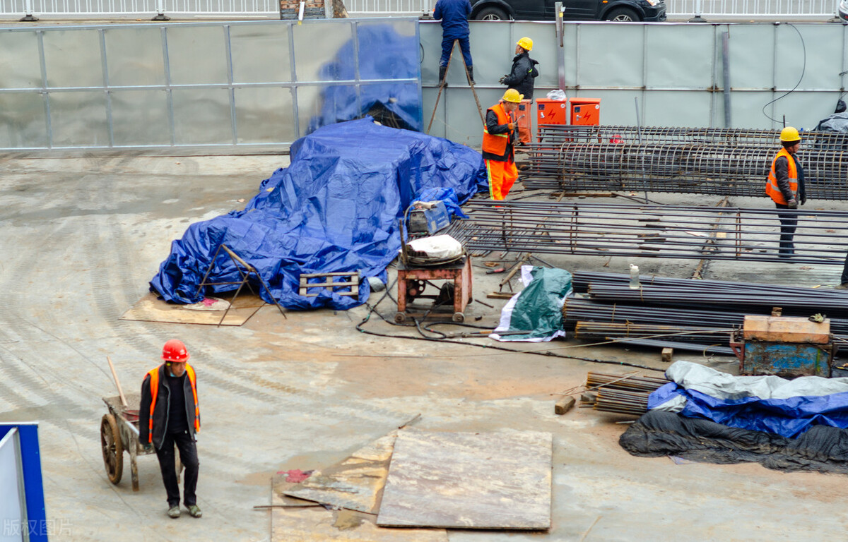 钢结构小工包吃住,搭建钢结构厂房小工多少钱