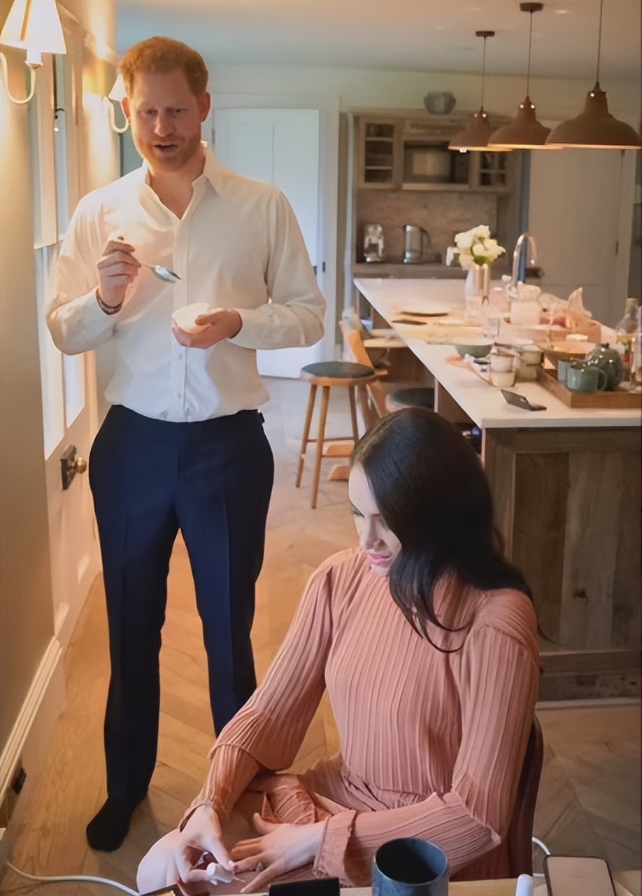 查尔斯三世继位哈里来了吗,查尔斯三世准备传位威廉