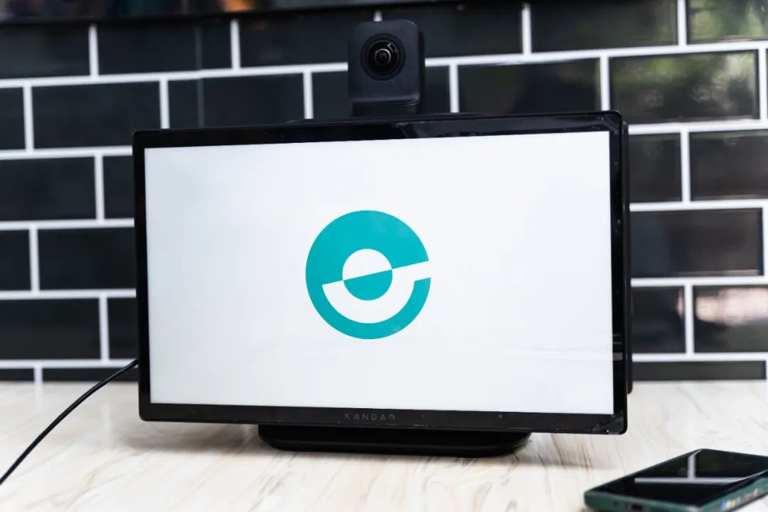 双屏显示+360°AI人脸追踪，看到MeetingUltra智能会议一体机测评