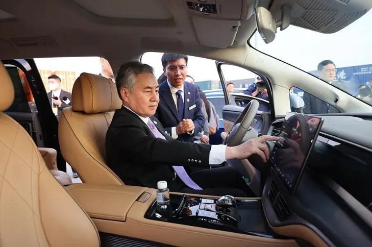 中亚专列开行让中国新能源汽车驶入出海“快轨”