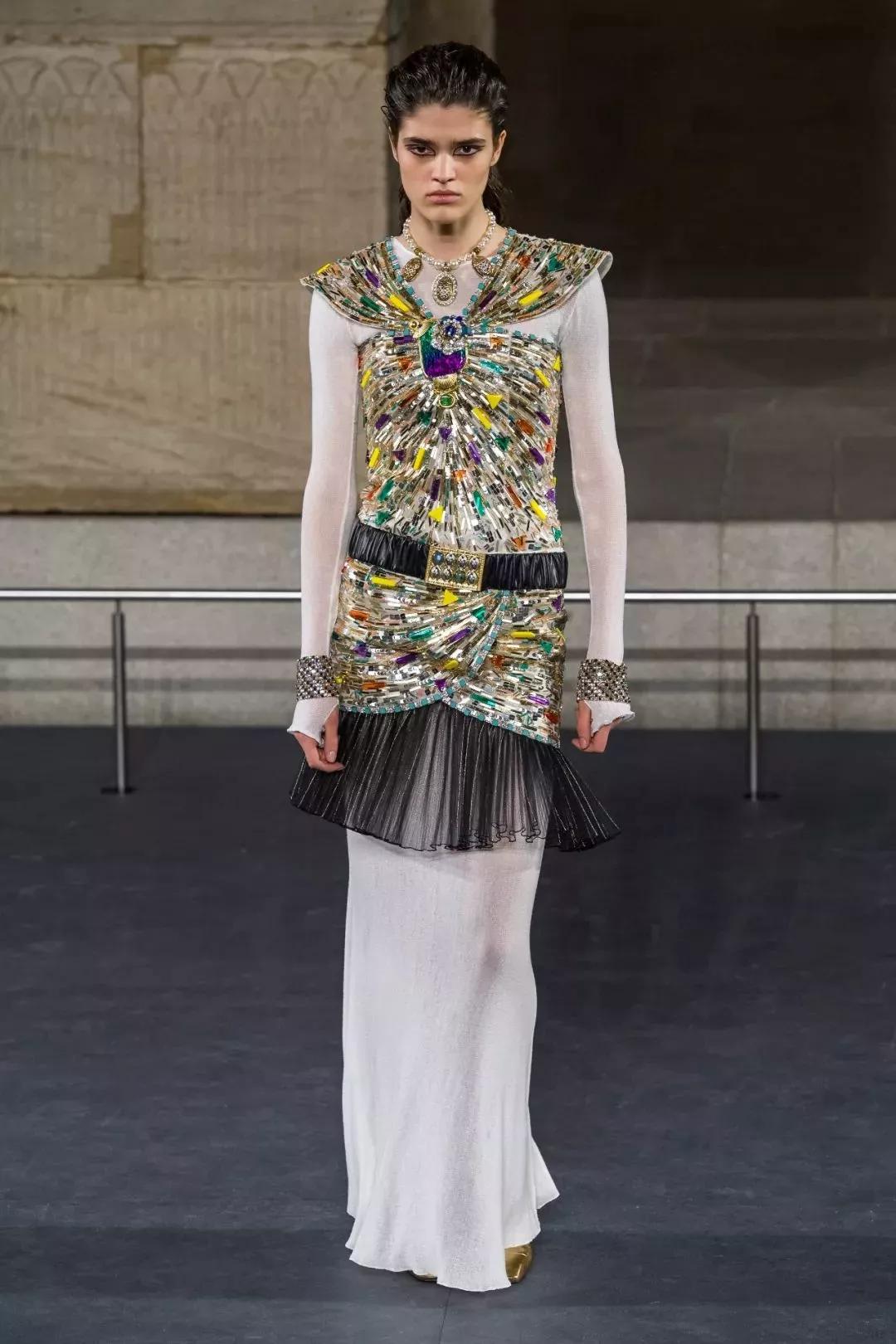 chanel衣服为啥贵,chanel女装贵吗