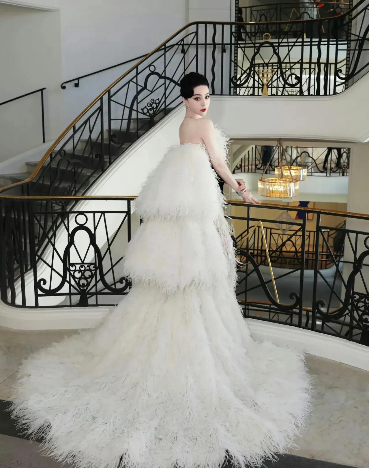 范爷戛纳红毯照,范爷戛纳穿龙袍