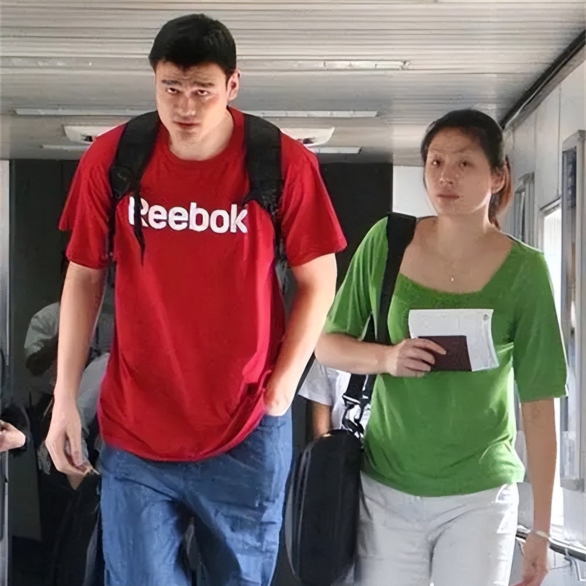 姚明和妻子的爱情故事,姚明和妻子叶莉图文