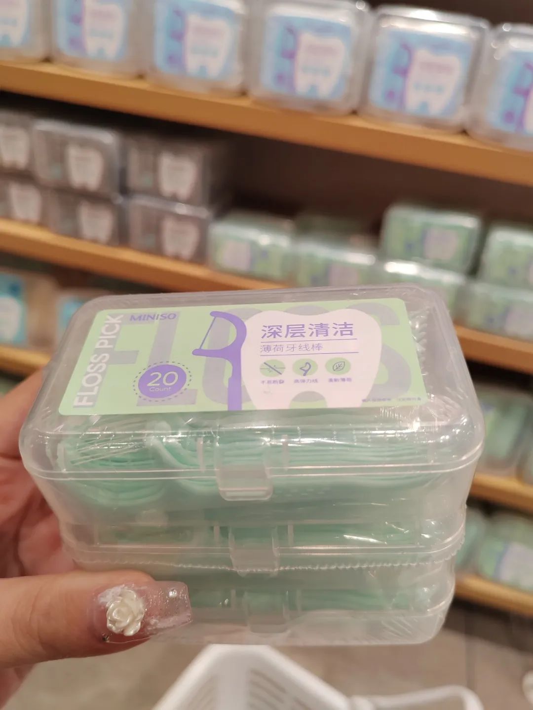 花100元买名创优品,花50元去名创优品买文具