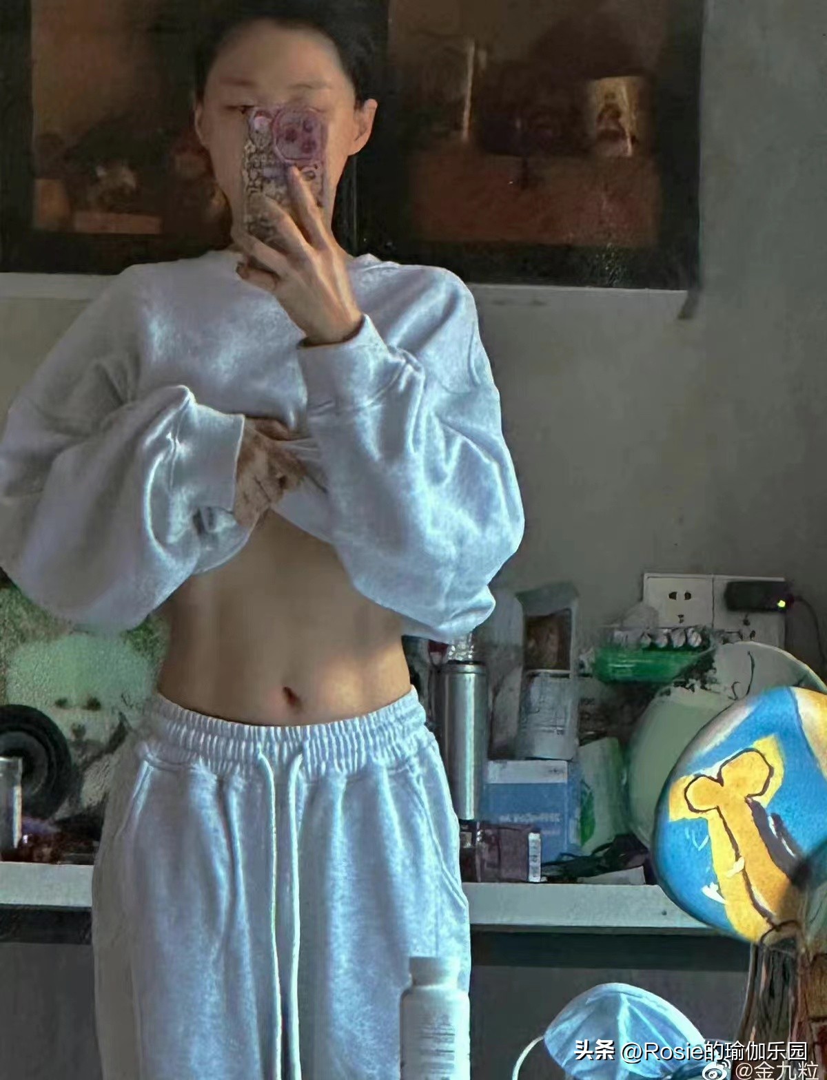 杨幂马甲线训练法,杨幂把小肚腩练成了马甲线