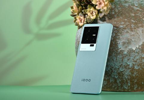 5000毫安120w快充iqoo骁龙手机,iqoo新一代12+256手机价格