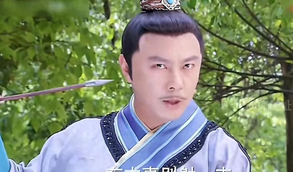 胸罩*点露**,花式泳衣,这些辣眼睛的操作,导演肚子里没一点墨水吗