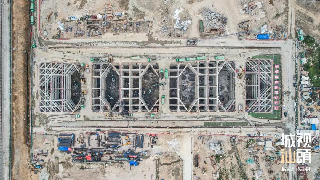 汕头站东侧出现一个很深的“大坑”？