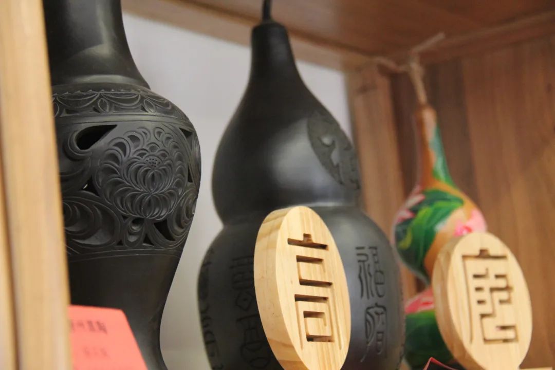 我家门口有条河,我家门前有条河全文