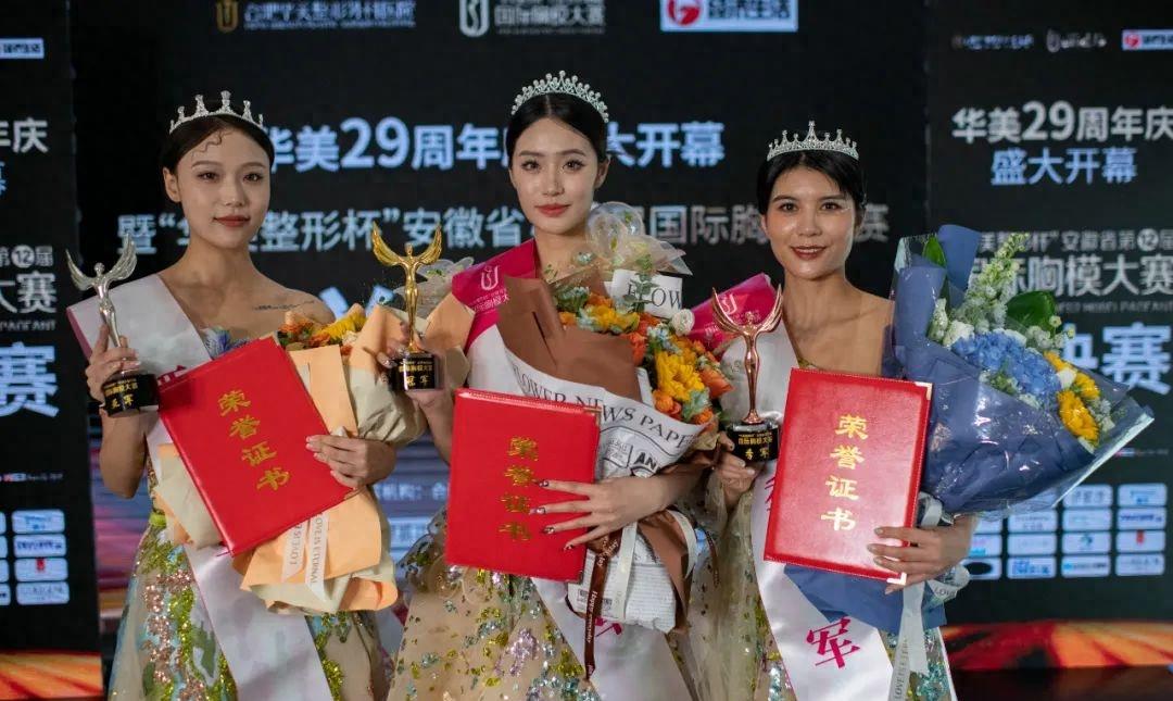 一位女明星隆胸5次,女演员隆胸