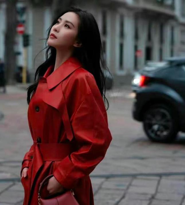 刘雯时隔三年重返时装周首秀,2003后女明星