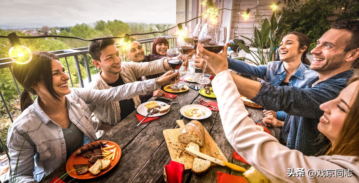 有200万存款老婆可以不上班吗,200万放银行半年有多少利息