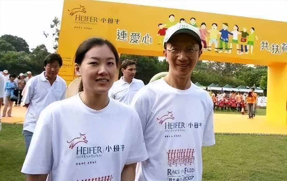 跳水女皇伏明霞家庭,跳水冠军伏明霞婚姻