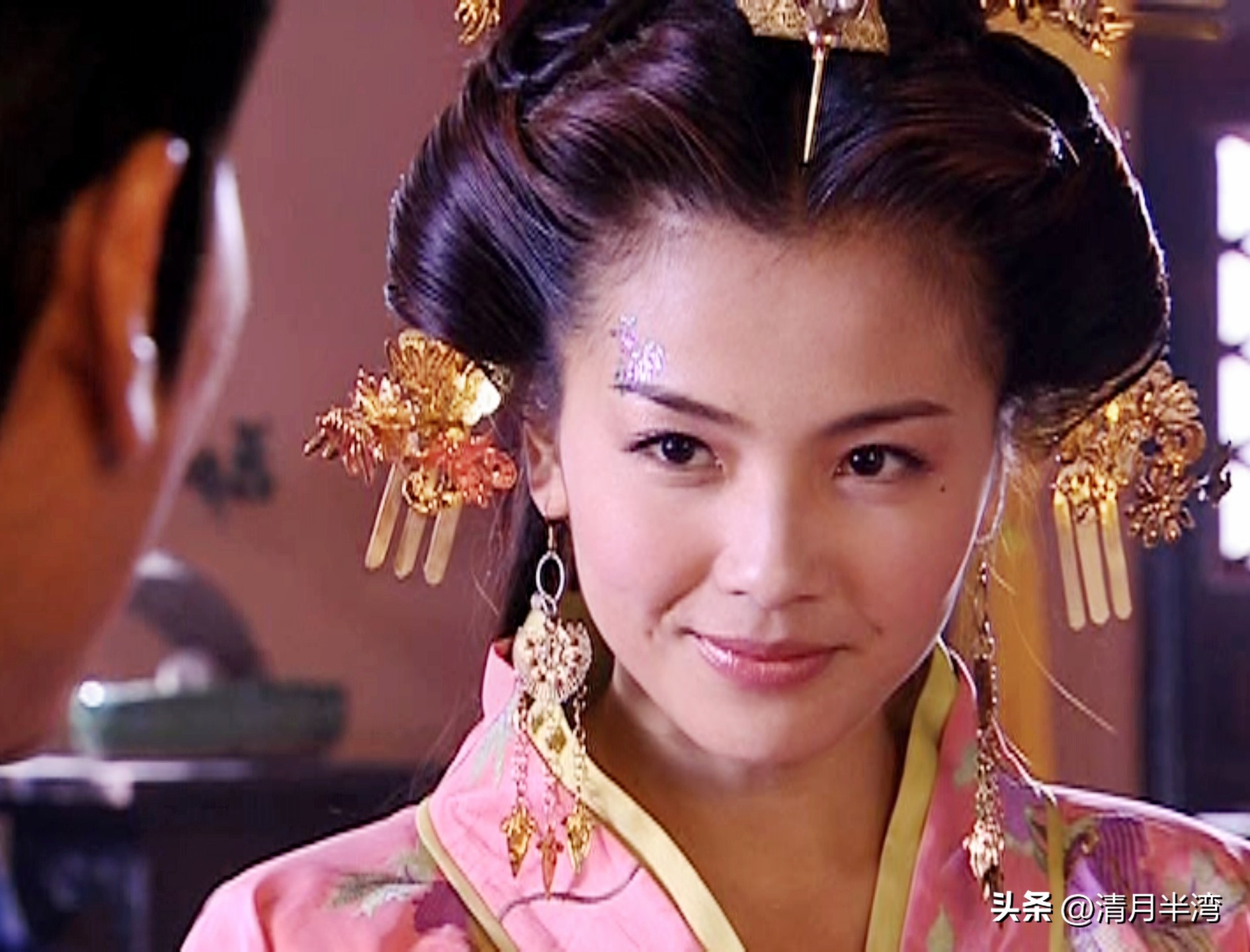 9位眉目含情“桃花眼”女星，顾盼之间皆风情，美得让人移不开眼