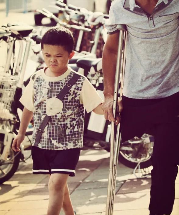 酷似马云的小男孩现状,长相酷似马云的小男孩现状